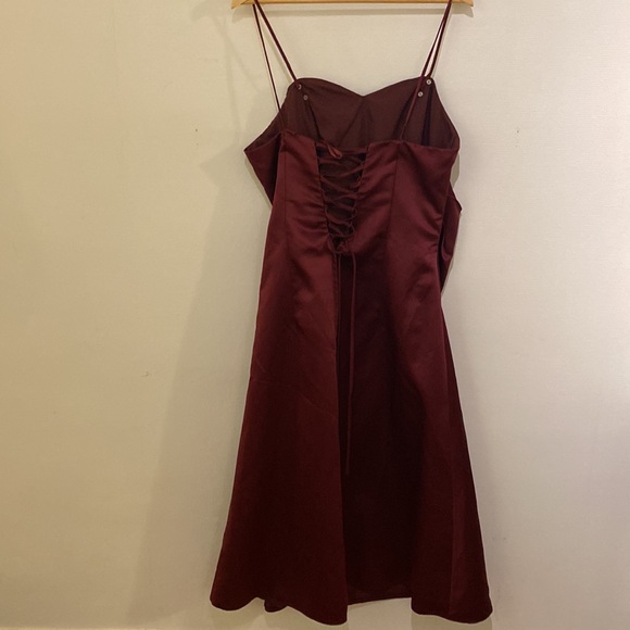 Maroon satin knee length dress - Picture 2 of 10
